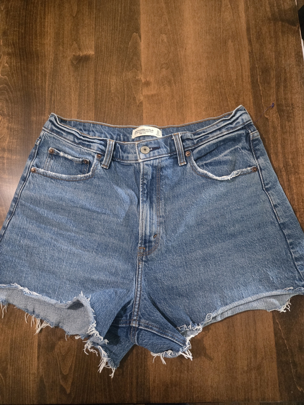 Abercrombie & Fitch 90s Relaxed Cutoff High Rise Short